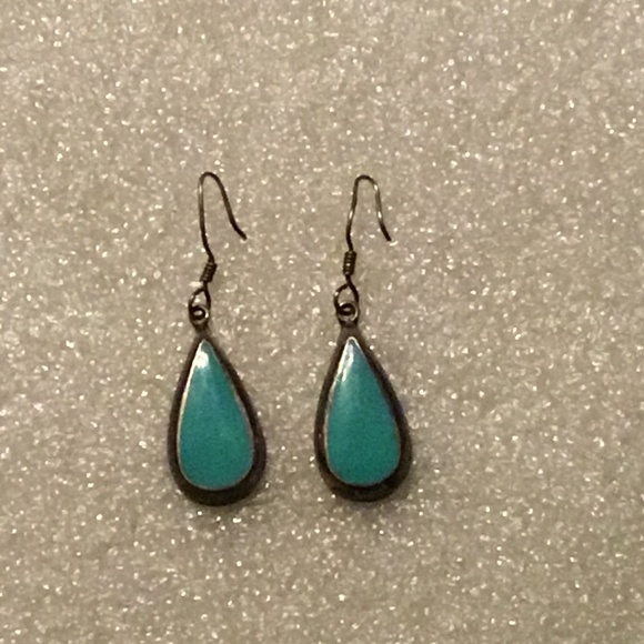 Vintage pair of sterling silver Turquoise earrings - Picture 1 of 6